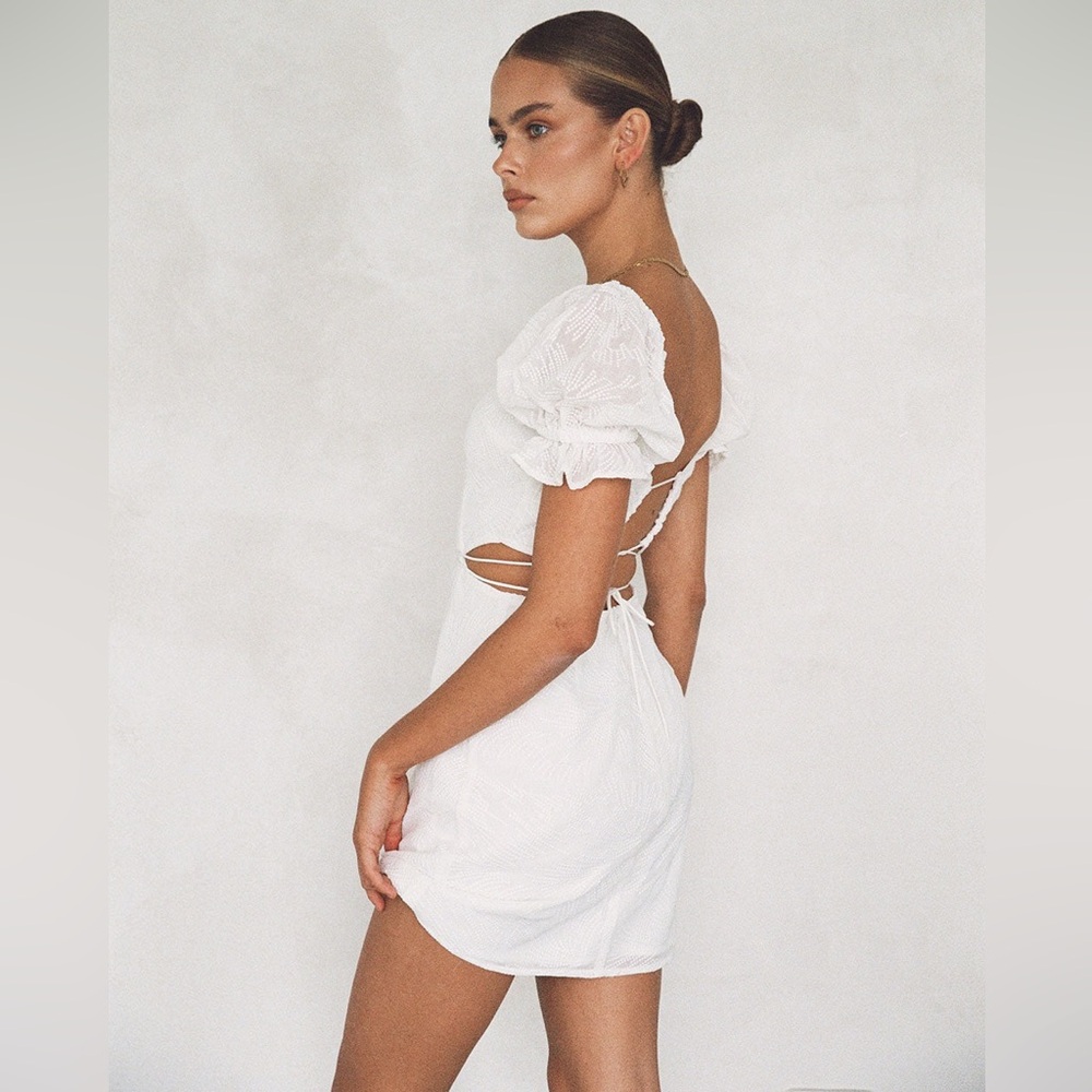 SABO Elisa Backless Dress in White Size 4 Like New SABO Skirt Dress